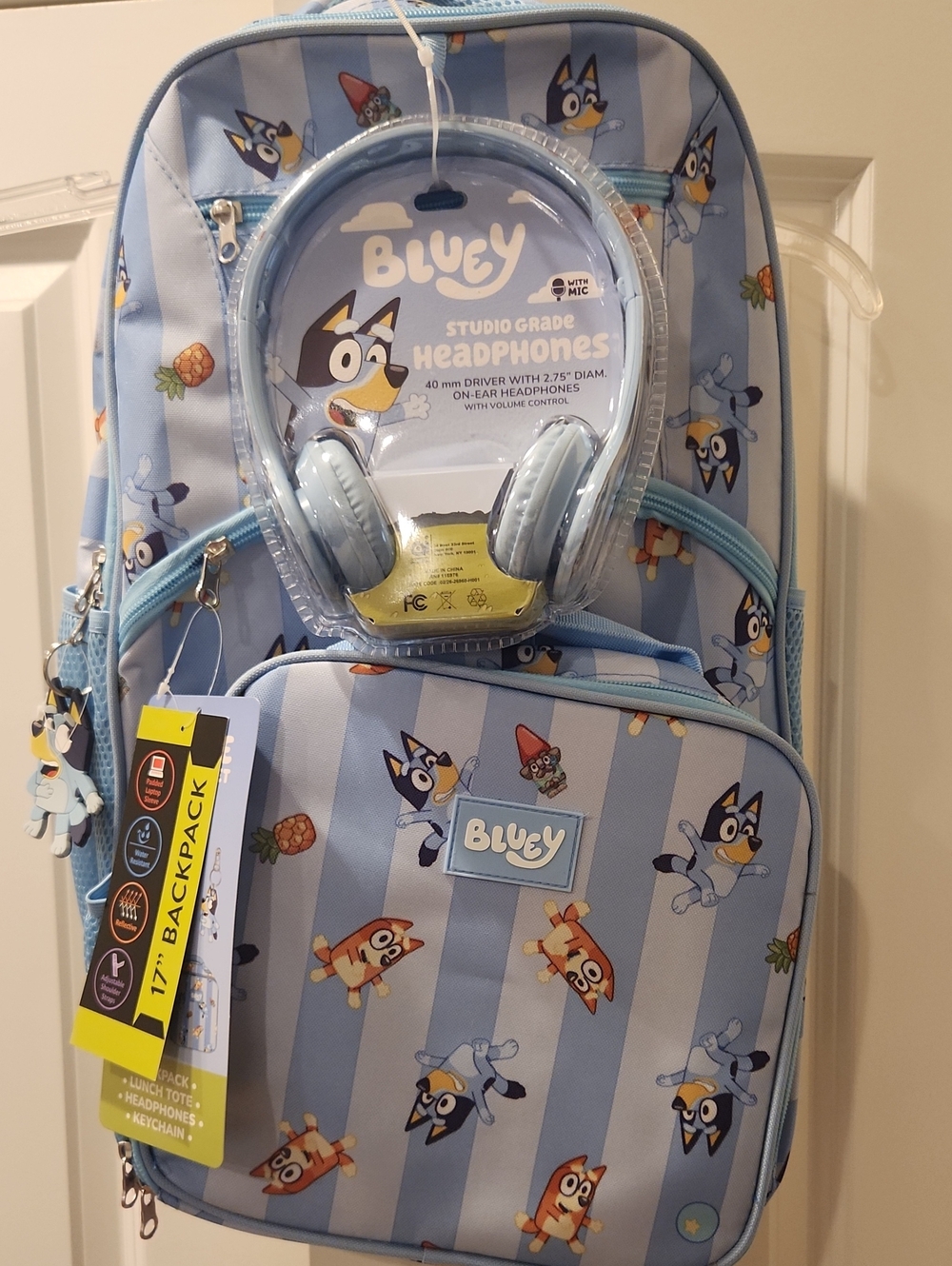 Kids Bluey 17" Backpack with Matching Headphones / Lunchtote